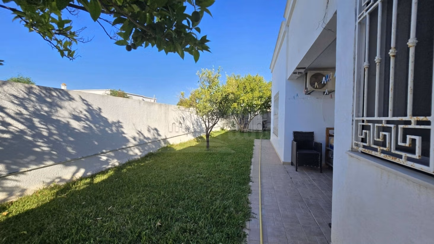 A vendre villa S5 avec piscine à La Soukra