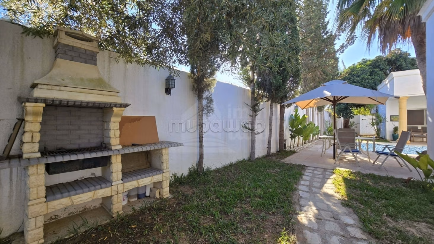 A vendre villa S5 avec piscine à La Soukra