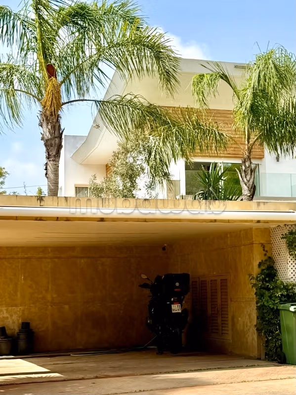Somptueuse villa à vendre à Bouskoura