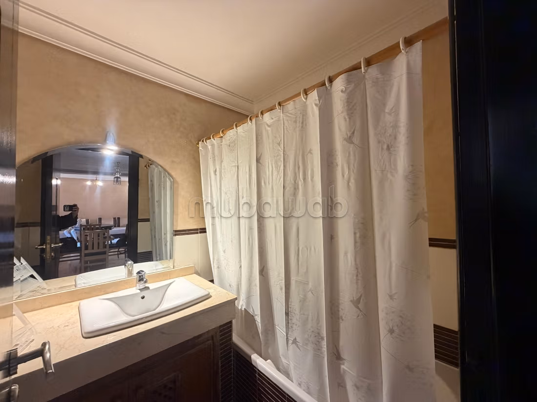 Rent an apartment in Guéliz. 2 rooms. Storage unit