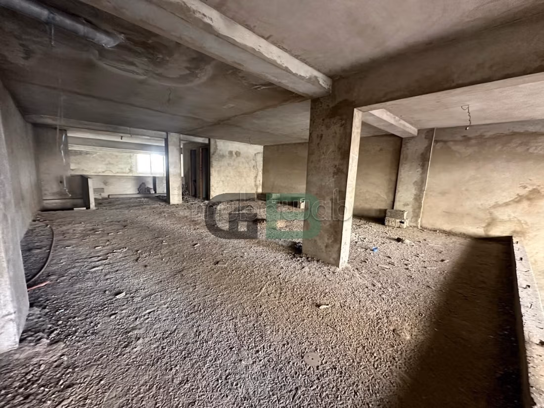 Spazio commerciale 265 m² con soppalco - Borgogna est