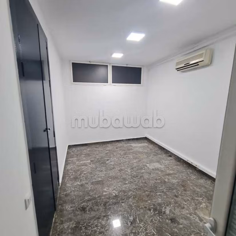 Bureau à Louer de 240.0 m² à Casablanca, Triangle D'Or