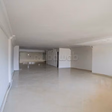 Local commercial à Louer de 273.0 m² à Casablanca, Casablanca Finance City