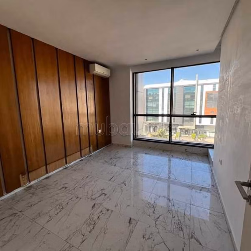 Bureau à Louer de 95.0 m² à Casablanca, 
Facultes Route D'El Jadida