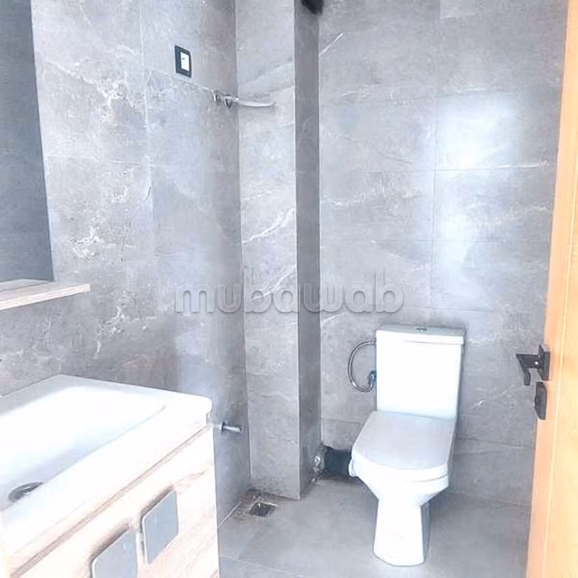 Bureau à Louer de 57.0 m² à Casablanca, Zone Industrielle Ain Sebaa