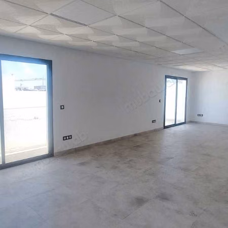 Oficina en Alquiler de 57.0 m² en Casablanca, Zona Industrial Ain Sebaa