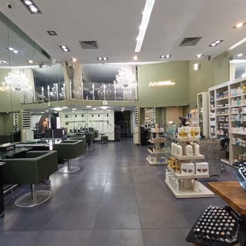 Local commercial à Louer de 253.0 m² à Casablanca, Triangle D'Or