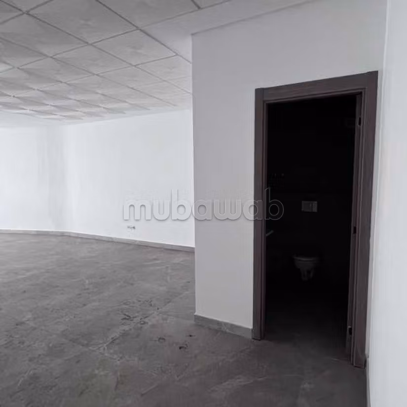 Ufficio in Affitto di 73.0 m² a Casablanca, Roches Noires