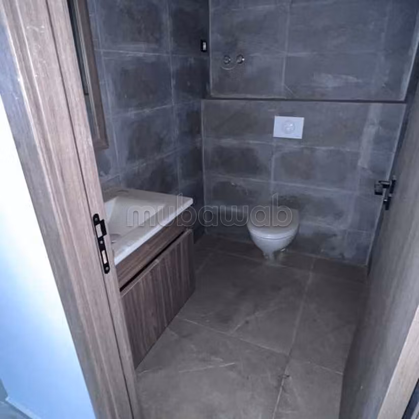 Ufficio in Affitto di 73.0 m² a Casablanca, Roches Noires