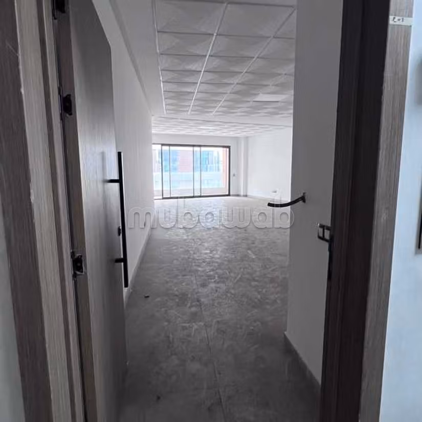 Ufficio in Affitto di 73.0 m² a Casablanca, Roches Noires