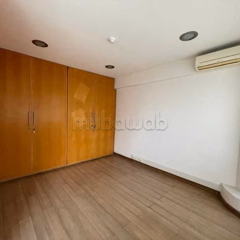 Ufficio in Vendita di 122.0 m² a Casablanca, Ospedali