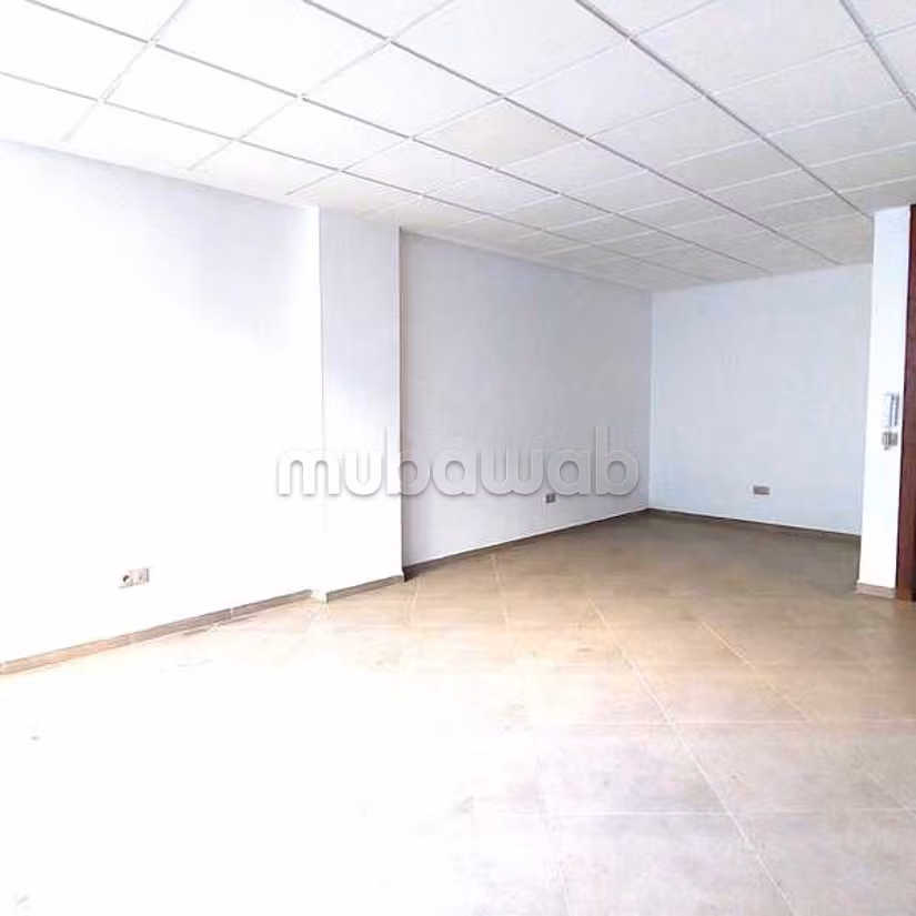 Ufficio in Affitto di 35.0 m² a Casablanca, Roches Noires