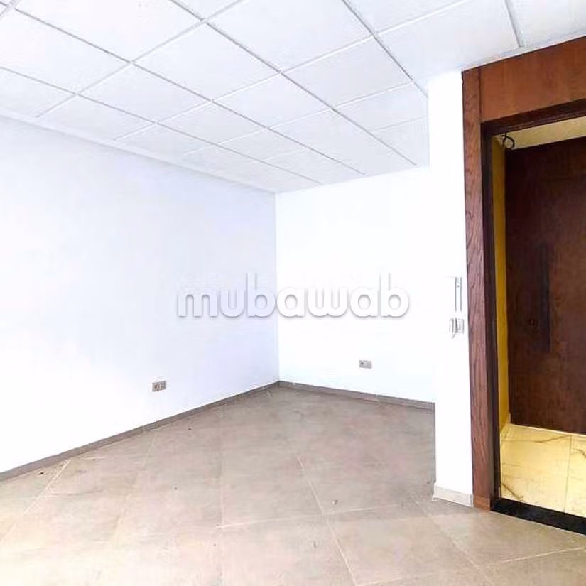 Ufficio in Affitto di 35.0 m² a Casablanca, Roches Noires