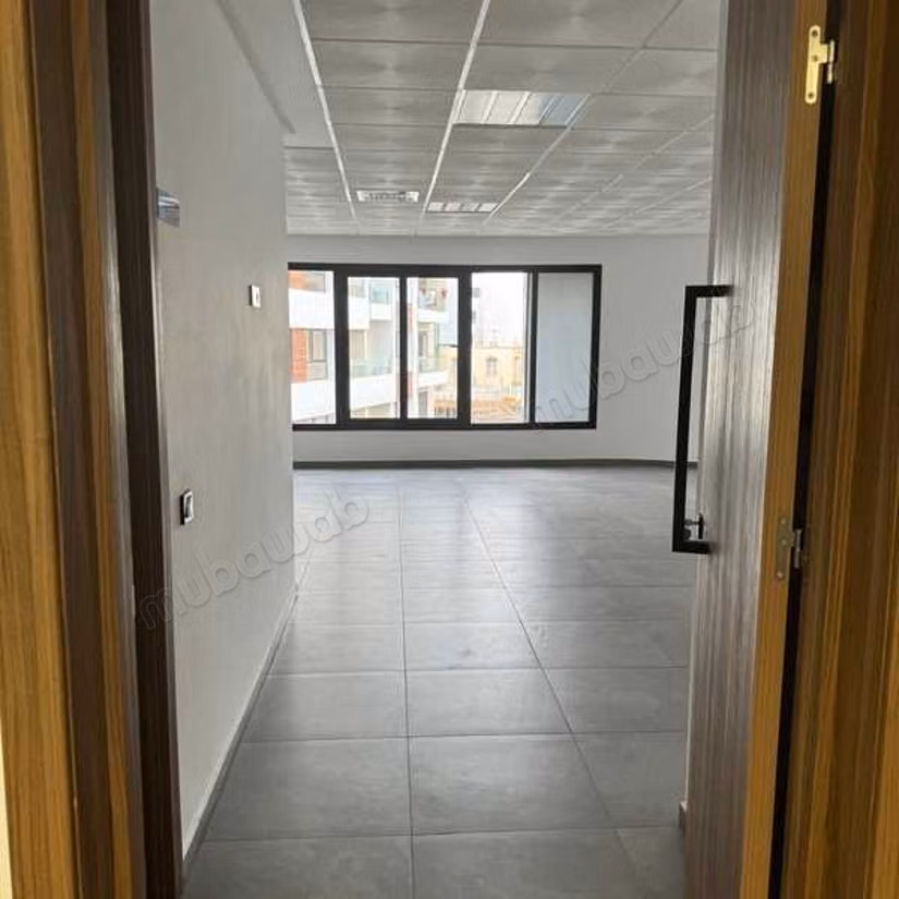 Bureau à Vendre de 94.0 m² à Casablanca, Hopitaux