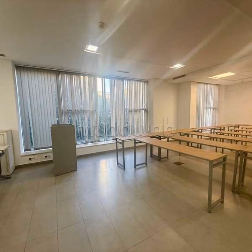 Ufficio in Affitto di 420.0 m² a Casablanca, Bourgogne Anfa