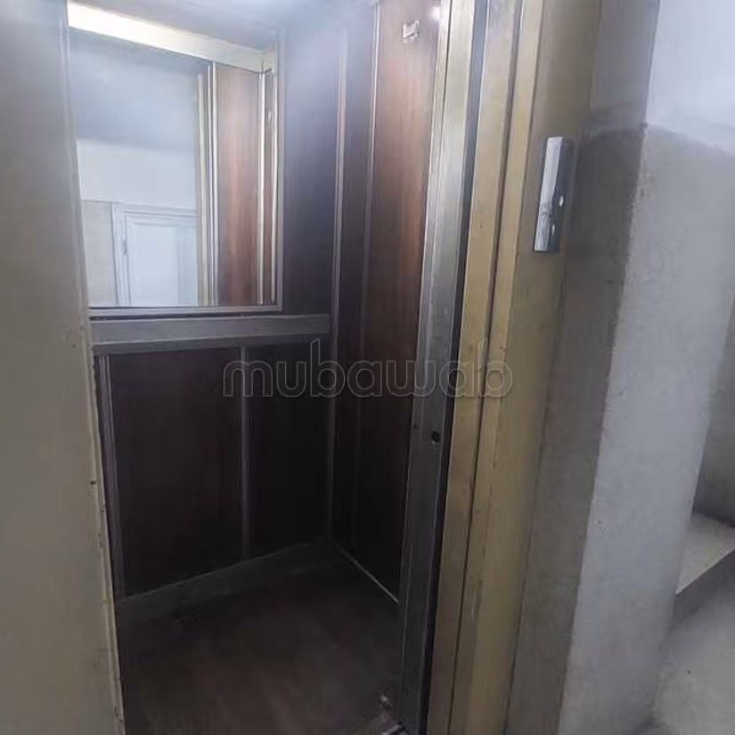 Bureau à Vendre de 145.0 m² à Casablanca, Belvedere Roches Noires