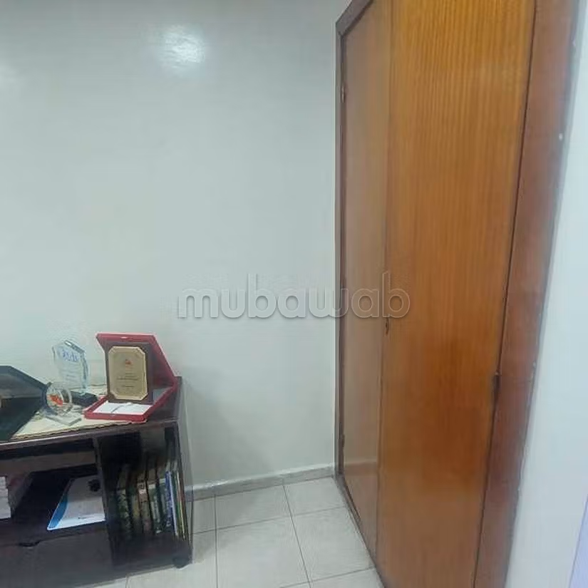 Bureau à Vendre de 145.0 m² à Casablanca, Belvedere Roches Noires