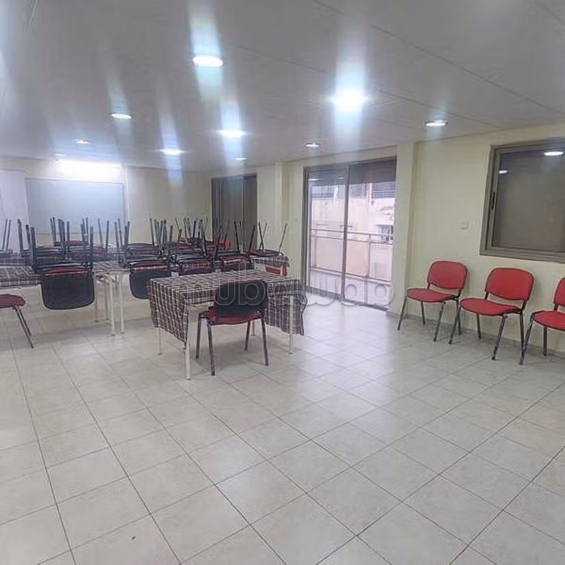 Bureau à Vendre de 145.0 m² à Casablanca, Belvedere Roches Noires