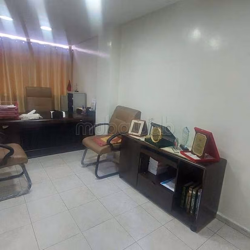Bureau à Vendre de 145.0 m² à Casablanca, Belvedere Roches Noires