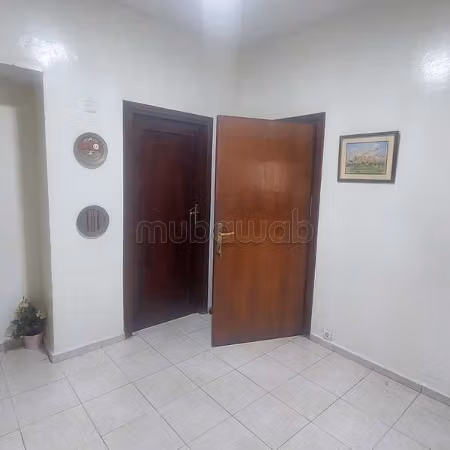 Bureau à Vendre de 145.0 m² à Casablanca, Belvedere Roches Noires