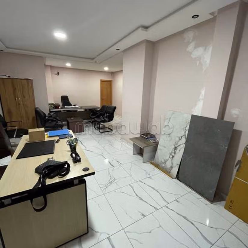 Local comercial a la venta de 180.0 m² en Casablanca, Moulay Youssef