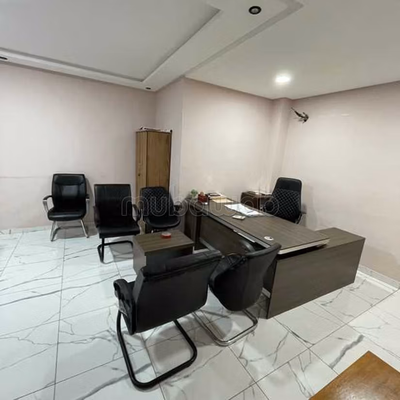 Local comercial a la venta de 180.0 m² en Casablanca, Moulay Youssef