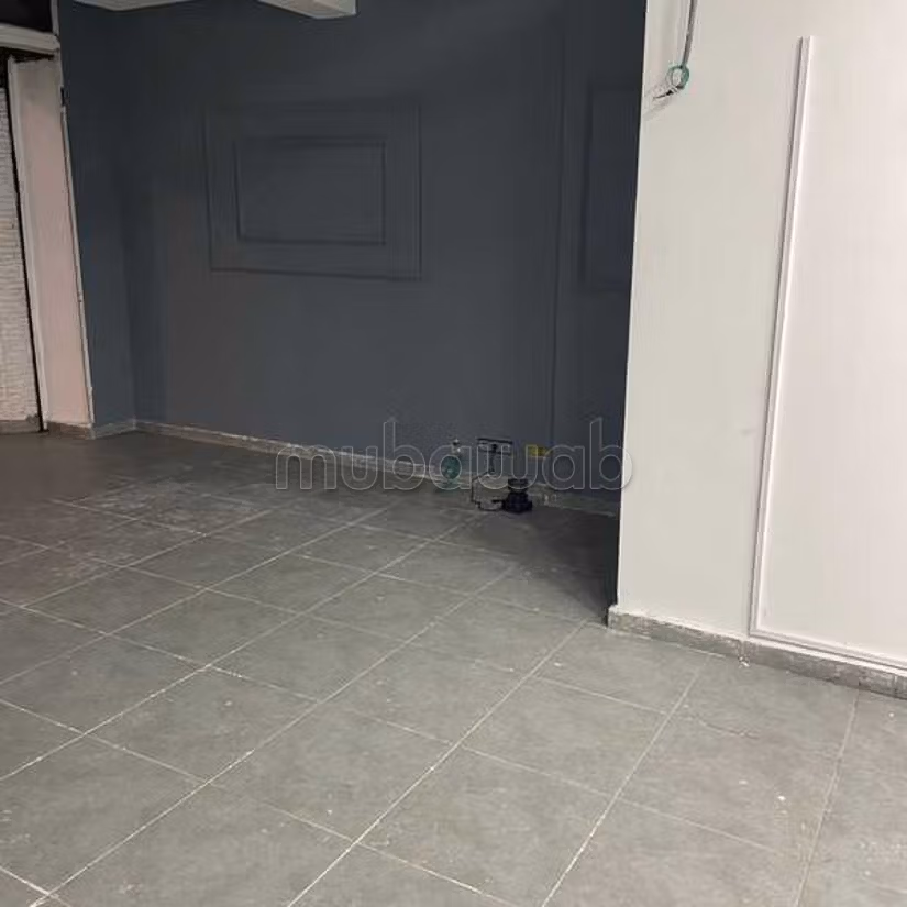 Local comercial a la venta de 180.0 m² en Casablanca, Moulay Youssef