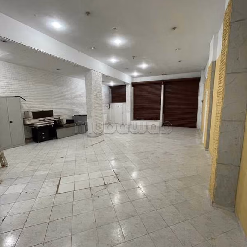 Local comercial a la venta de 180.0 m² en Casablanca, Moulay Youssef