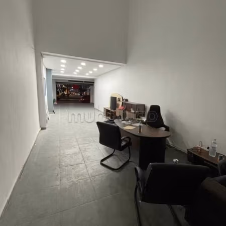Local comercial a la venta de 180.0 m² en Casablanca, Moulay Youssef