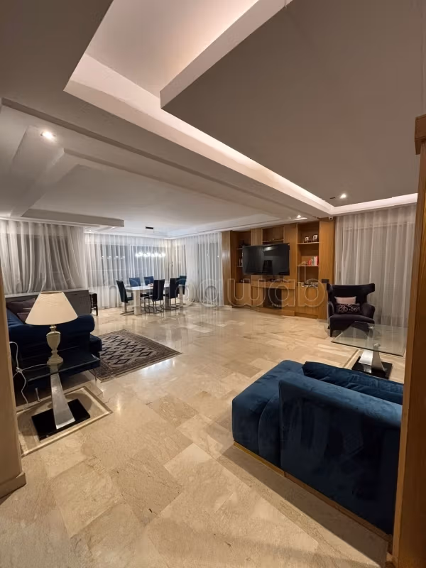 Appartement à louer à Bourgogne Ouest. 3 chambres. Grenier
