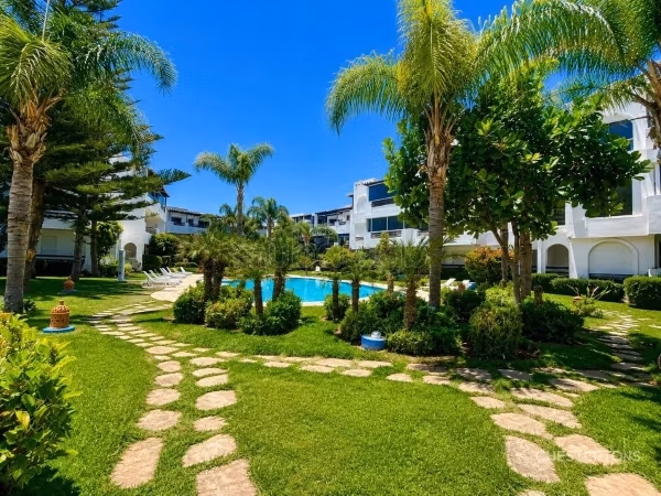 Superbe appartement a vendre à Skhirat, 
Résidence sécurisée avec piscine