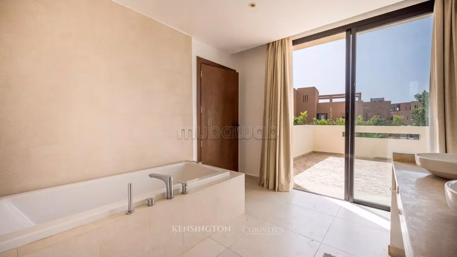 Gran oportunidad - villa excepcional en venta en el resort de golf Al Maaden