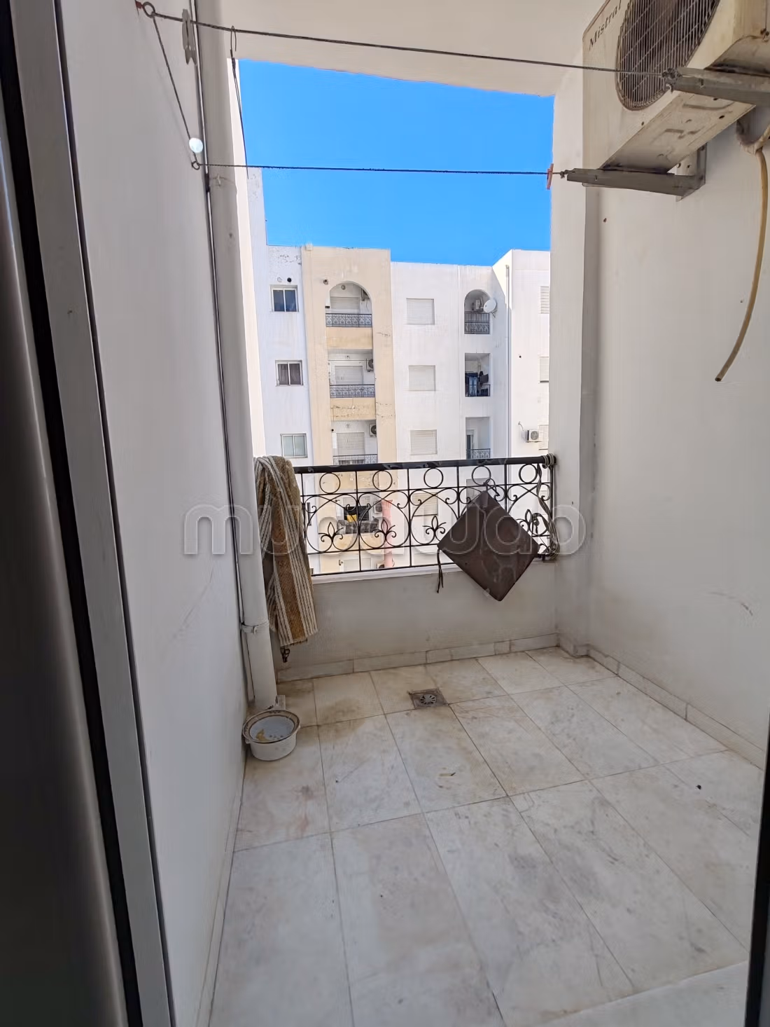 In vendita un appartamento S1 a Cité El Wahat