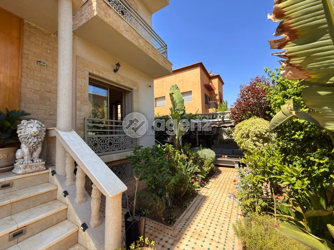 Villa à vendre 300 m², 4 chambres Azzouzia Marrakech