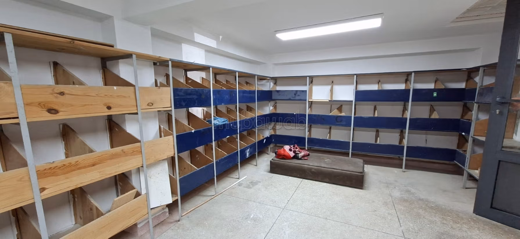 Magasin bien situé à louer