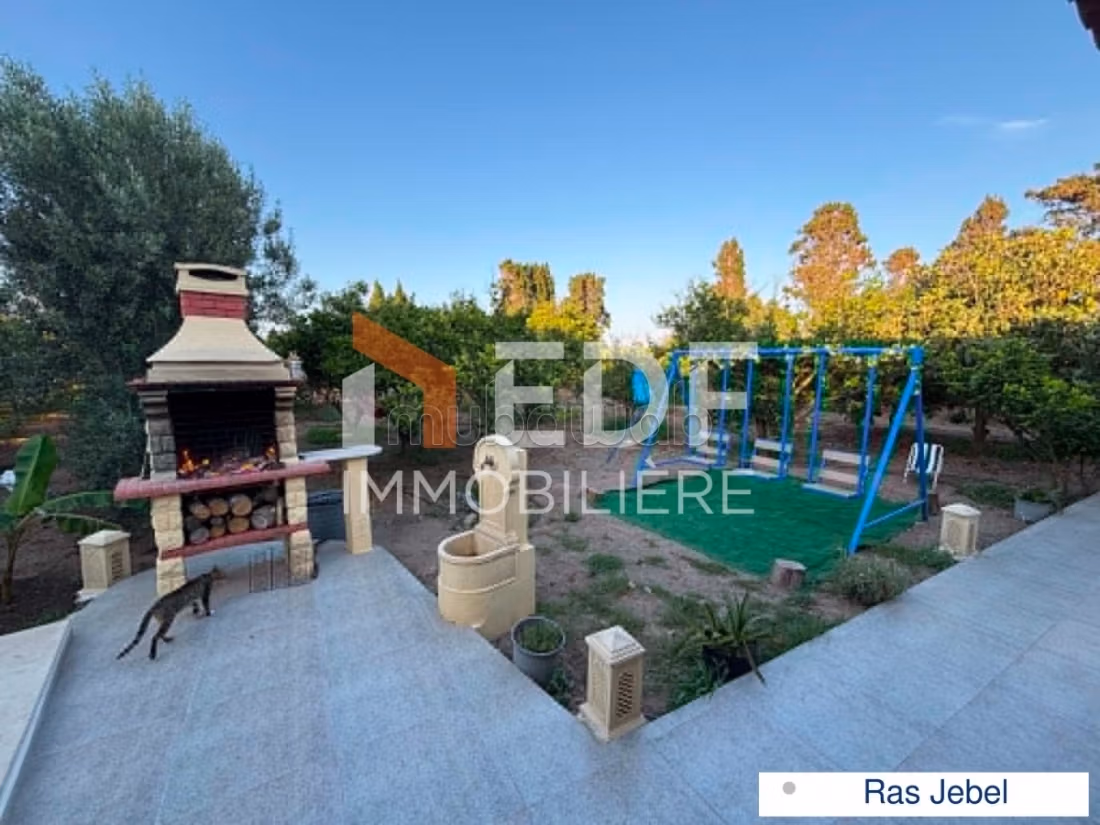 For Rent Charming villa with pool in Ras Jebel