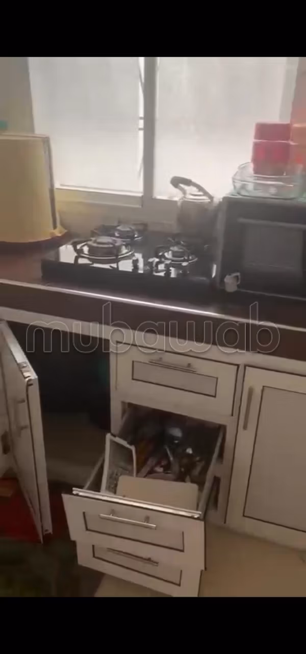 شقة للبيع في حي هويدا. 1 غرفة. مطبخ مجهز جيداً