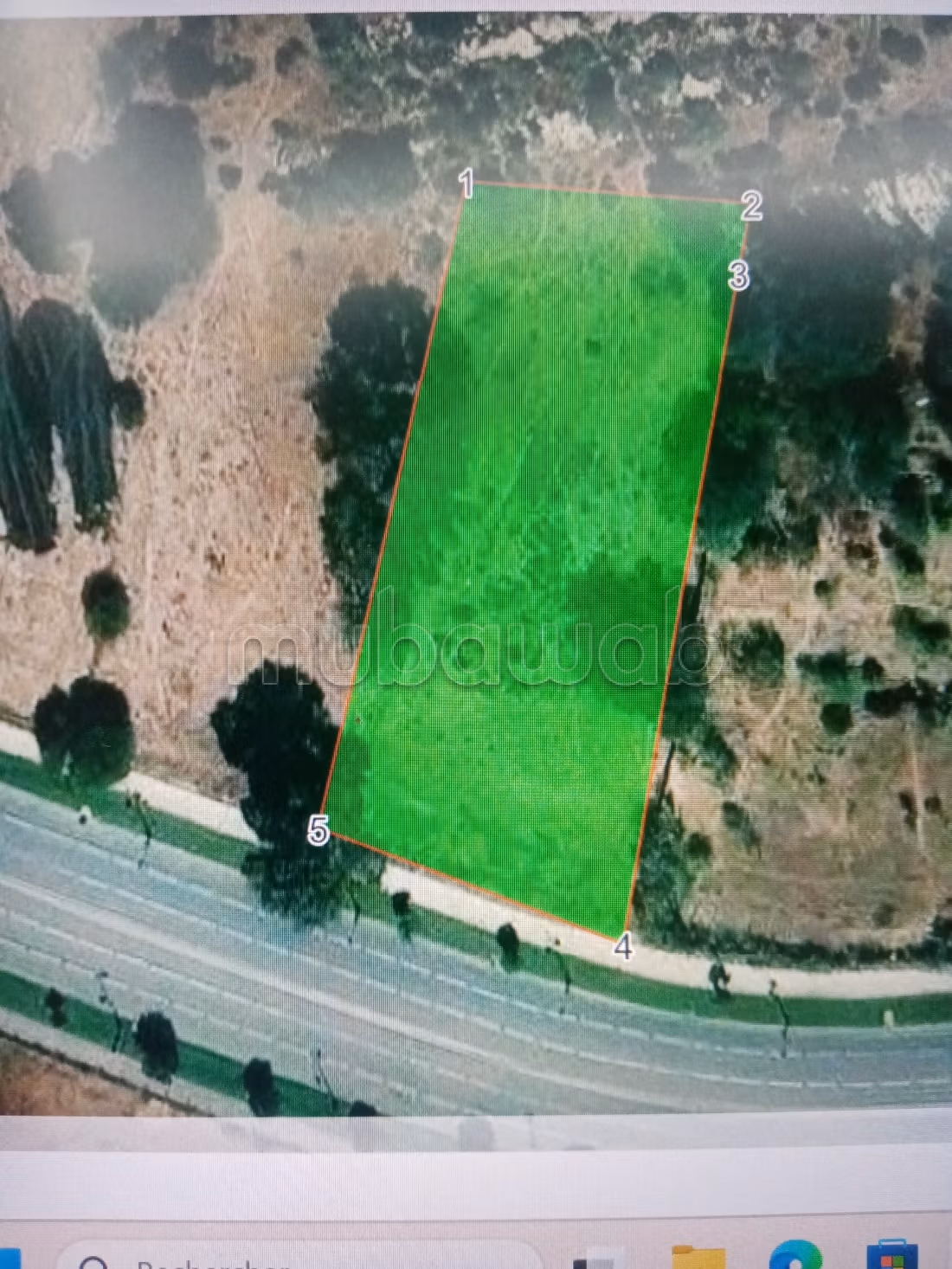 Opportunité d'investissement: Beau Terrain Titré à Vendre 2493 m²