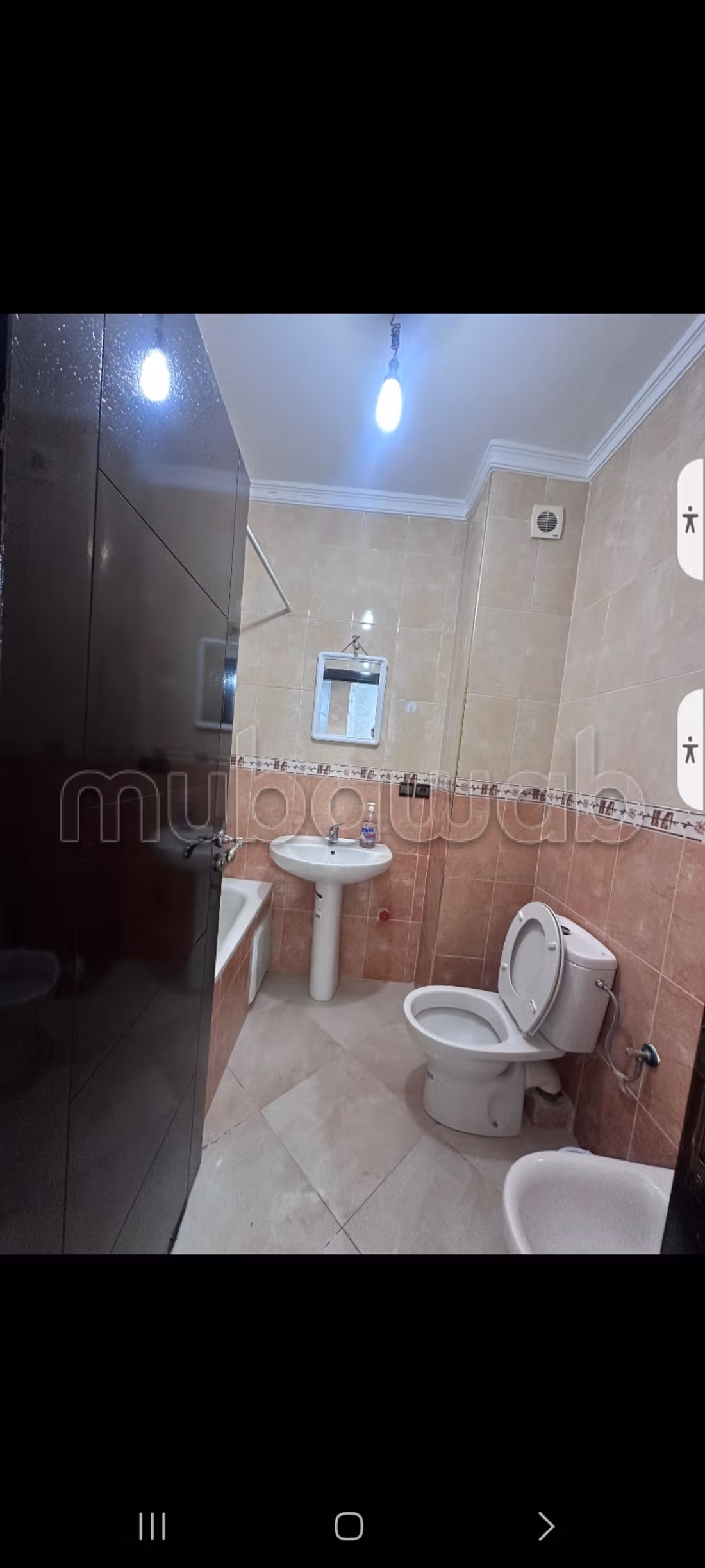 Bellissimo appartamento in affitto nel quartiere Hassani. L'area è di 70 m². Arredato