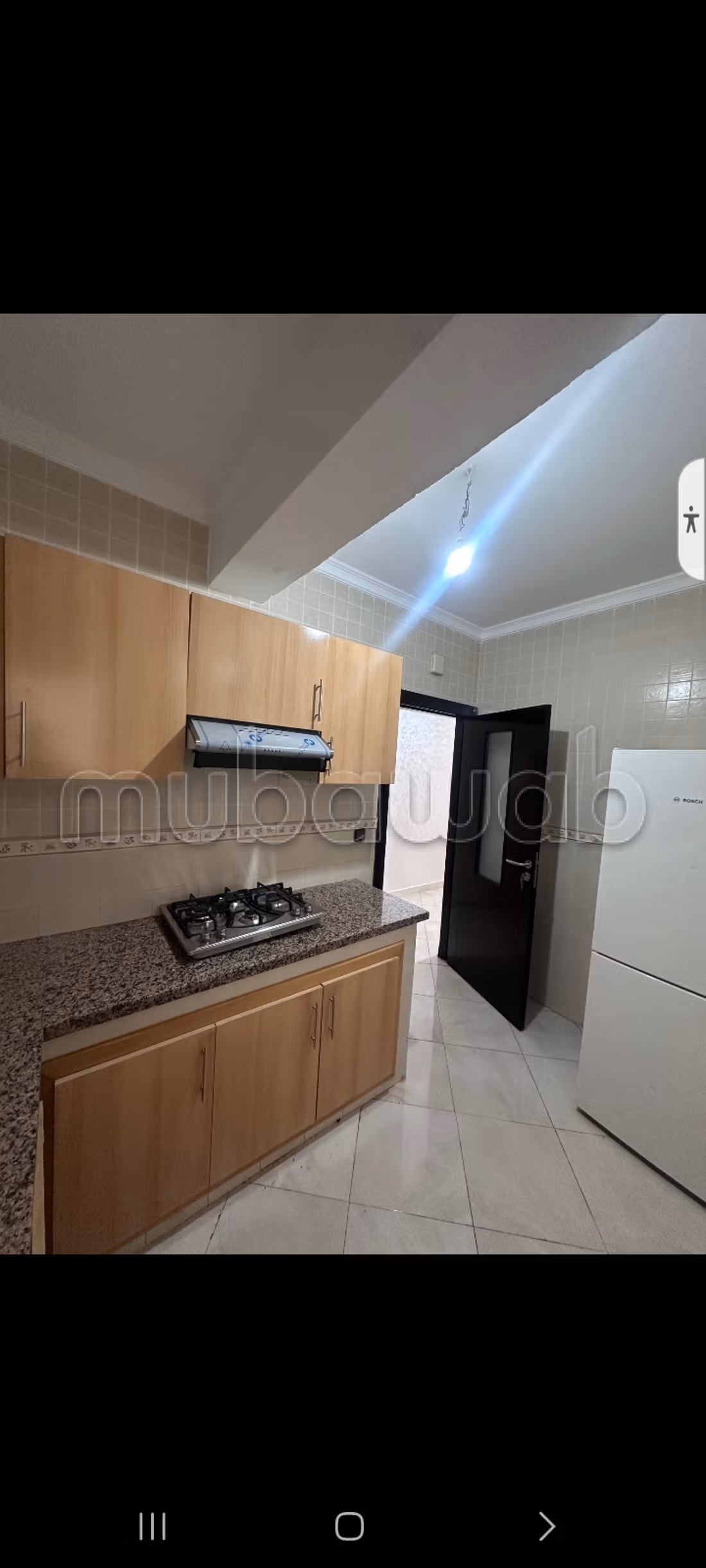 Bellissimo appartamento in affitto nel quartiere Hassani. L'area è di 70 m². Arredato