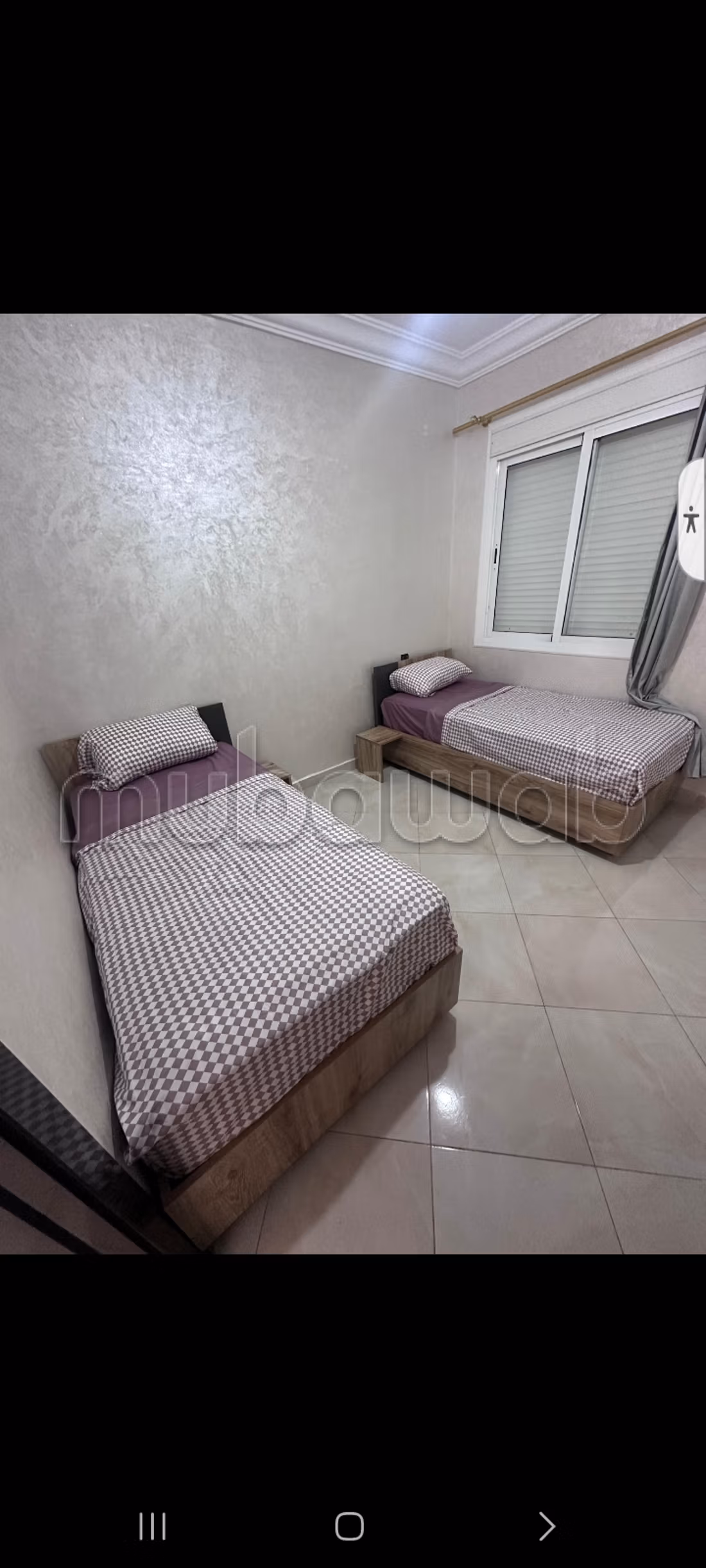 Bellissimo appartamento in affitto nel quartiere Hassani. L'area è di 70 m². Arredato