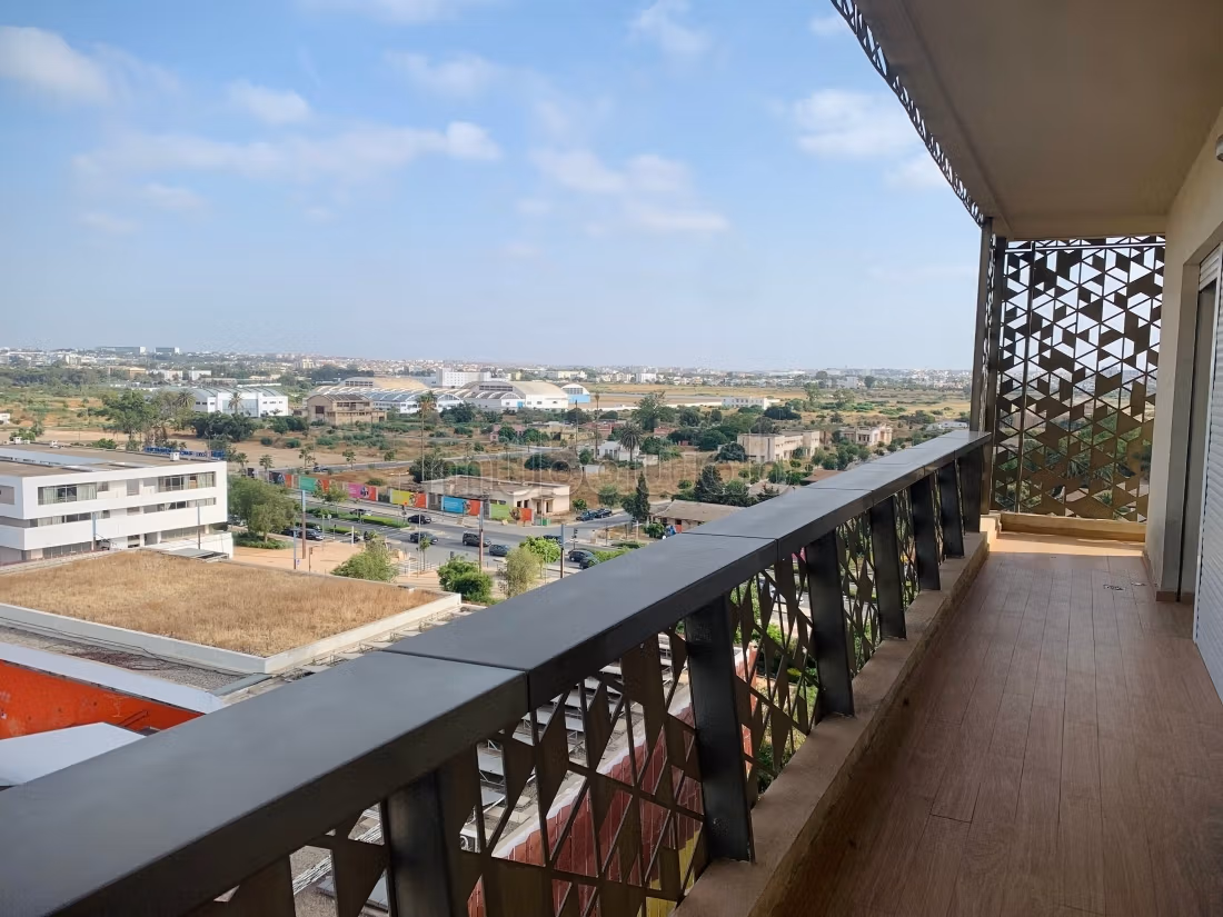 Superbe appartement vide meublé à louer à CFC — 2