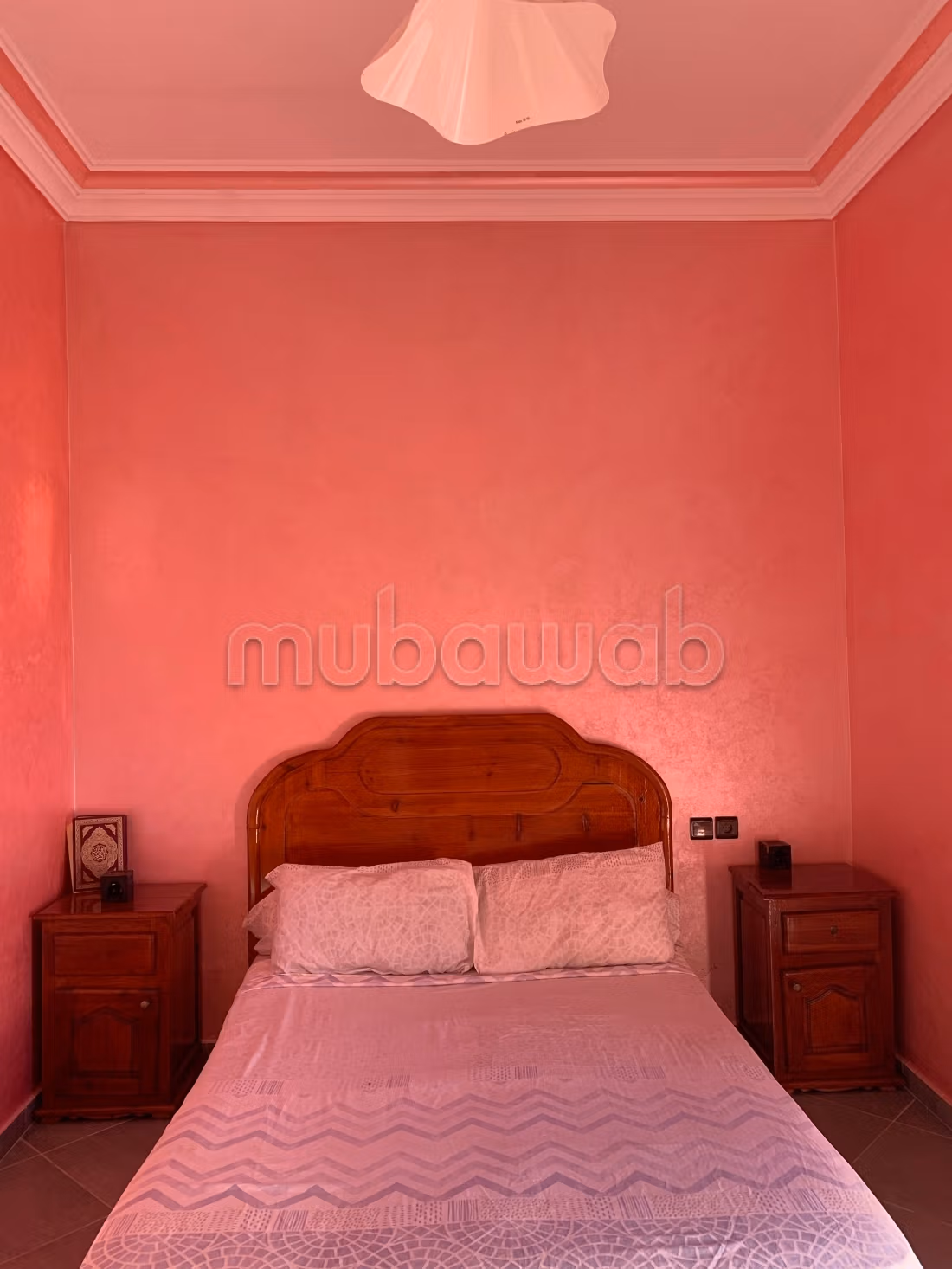 Villa de luxe à louer à Lahrarta. 
2 chambres. 
Porte blindée, salon marocain