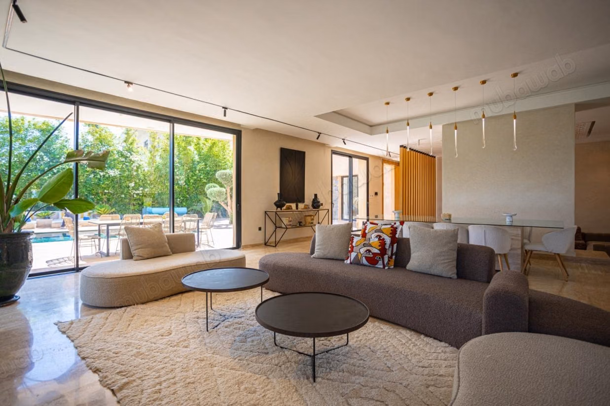 Maison de luxe à vendre à Amelkis. 
Surface totale 550 m². 
Bien meublé