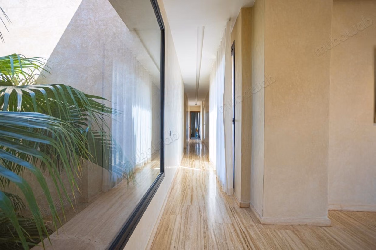 Maison de luxe à vendre à Amelkis. 
Surface totale 550 m². 
Bien meublé