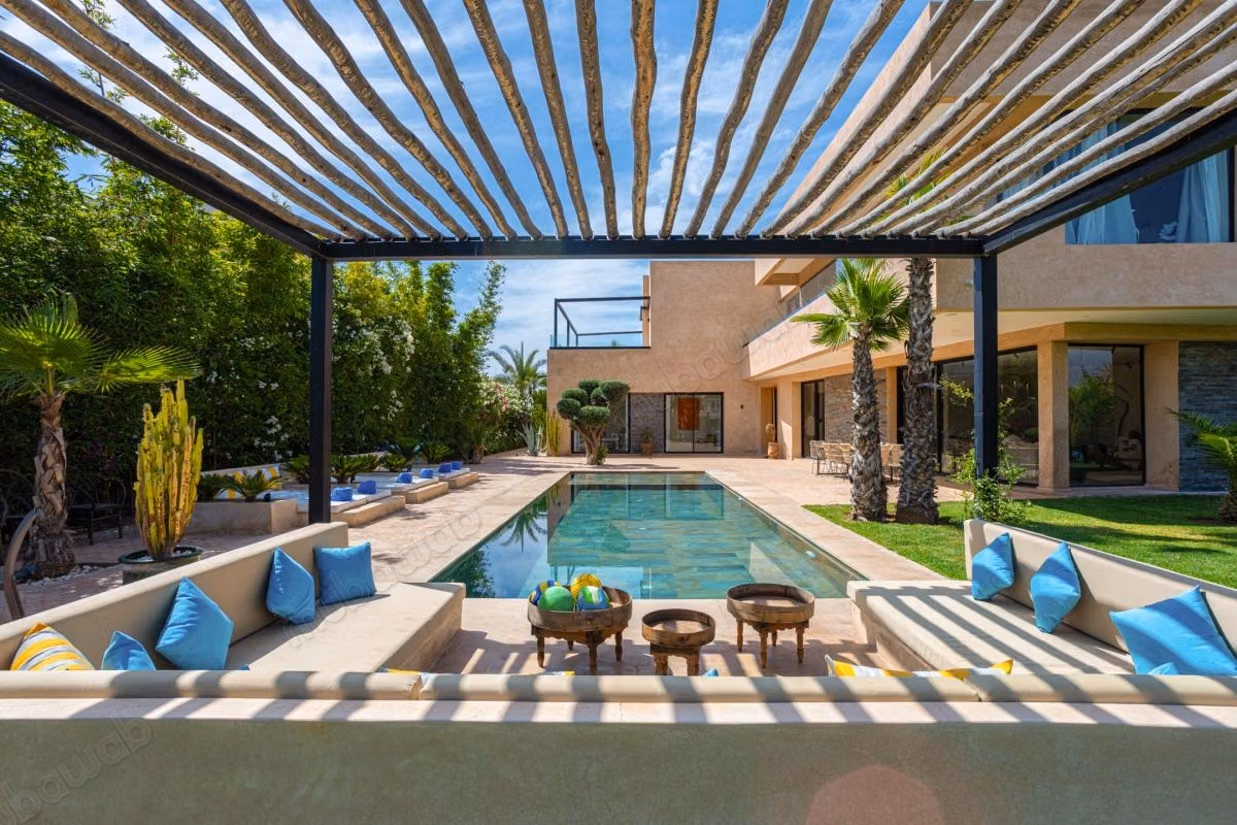 Maison de luxe à vendre à Amelkis. 
Surface totale 550 m². 
Bien meublé