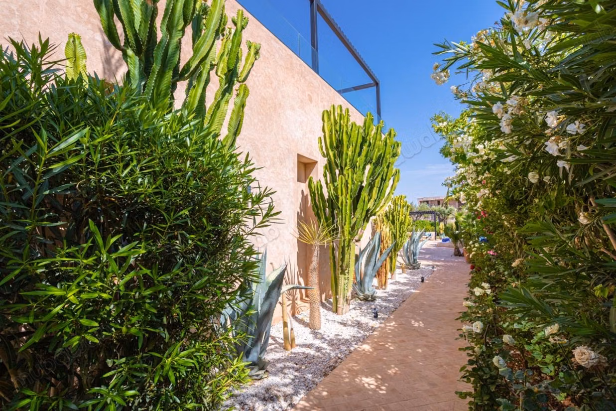 Maison de luxe à vendre à Amelkis. 
Surface totale 550 m². 
Bien meublé