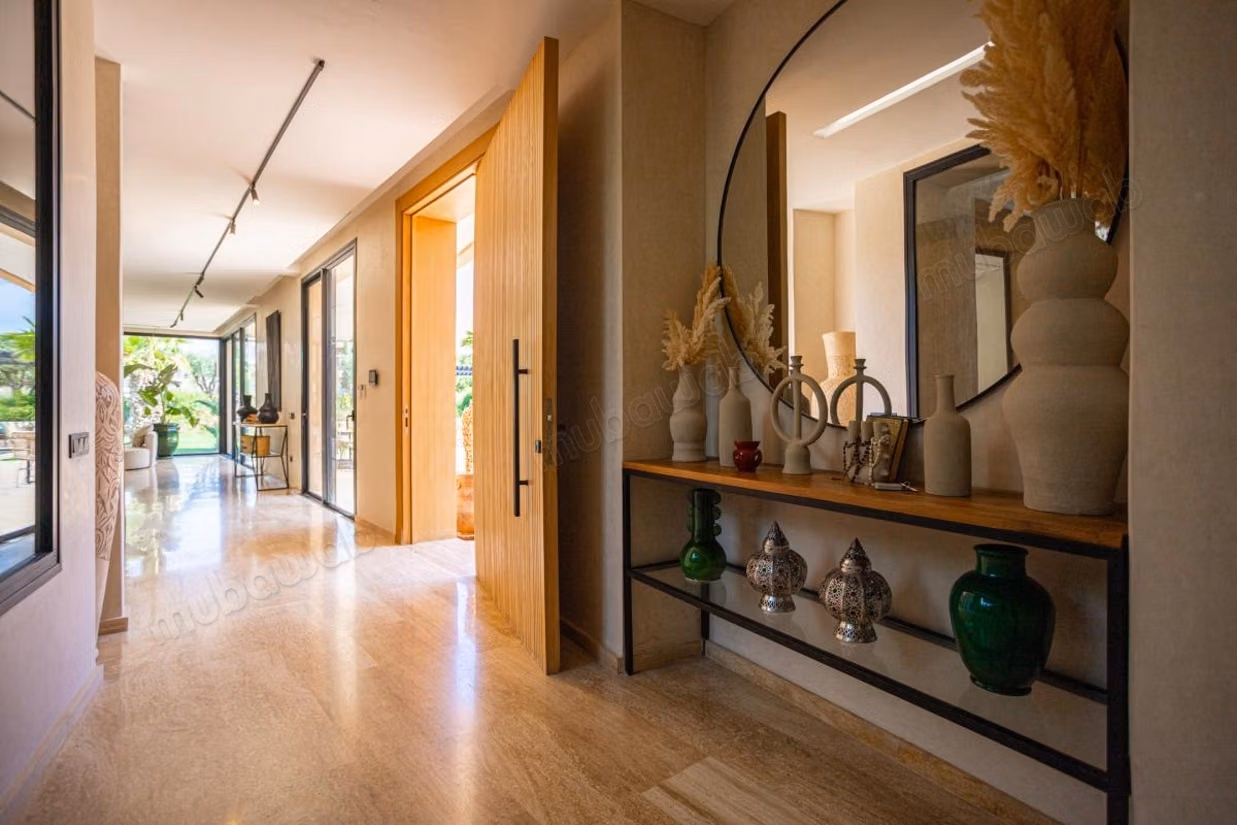 Maison de luxe à vendre à Amelkis. 
Surface totale 550 m². 
Bien meublé