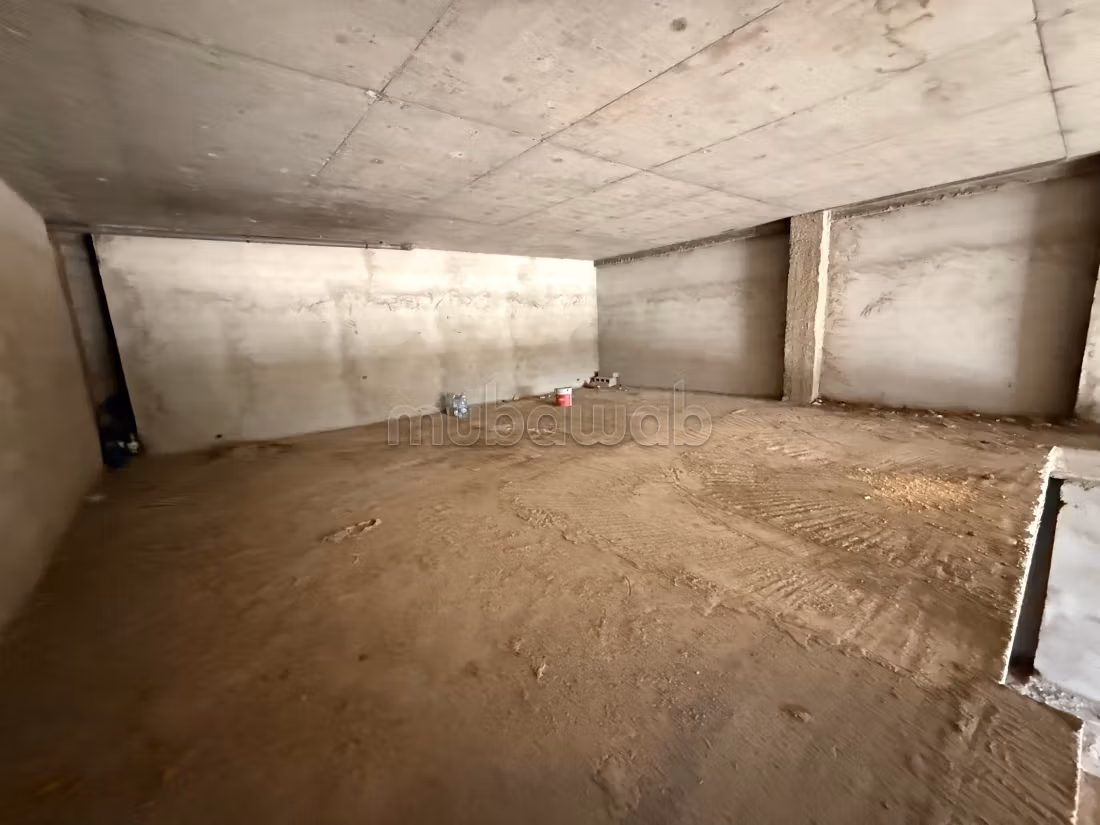 Beau local à vendre à Guéliz. 
Superficie 206 m²
