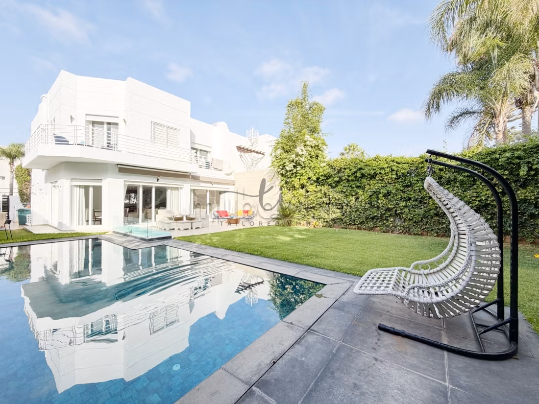 Villa amueblada de 3 dormitorios con piscina en California